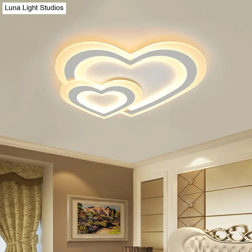 Lámpara de techo LED infantil DecorBites™ con diseño de estrella, nube y corazón, luz blanca cálida.