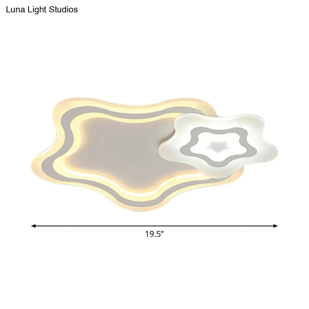 Lámpara de techo LED infantil DecorBites™ con diseño de estrella, nube y corazón, luz blanca cálida.