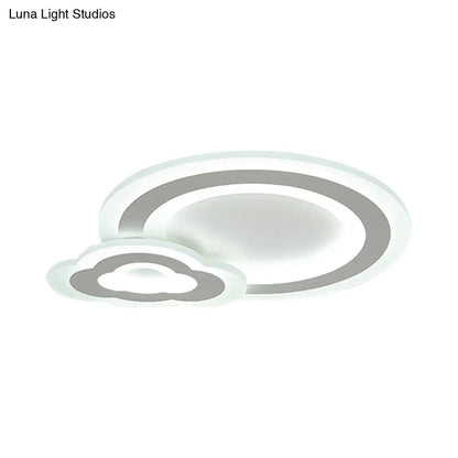 Lámpara de techo LED infantil DecorBites™ con diseño de estrella, nube y corazón, luz blanca cálida.