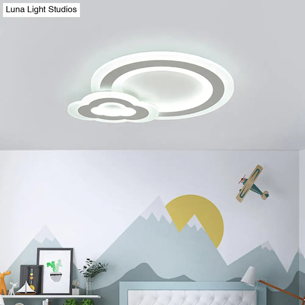 Lámpara de techo LED infantil DecorBites™ con diseño de estrella, nube y corazón, luz blanca cálida.