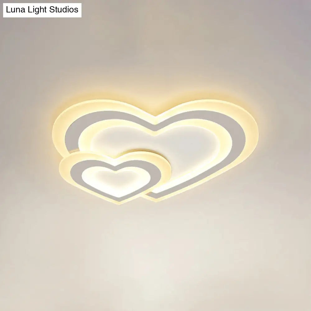 Lámpara de techo LED infantil DecorBites™ con diseño de estrella, nube y corazón, luz blanca cálida.