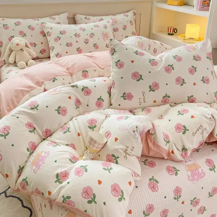 Pink and white peach-themed cartoon cat floral duvet set made of soft plush cotton for bedroom bedding