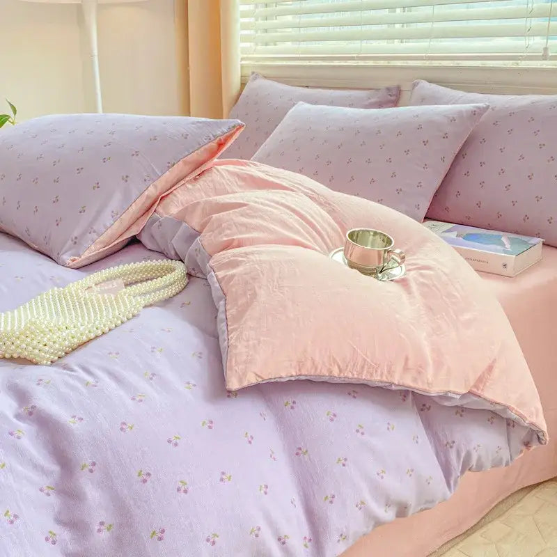 Pastel pink and lavender floral-patterned cartoon heart floral duvet set with soft quilted texture for bedroom bedding