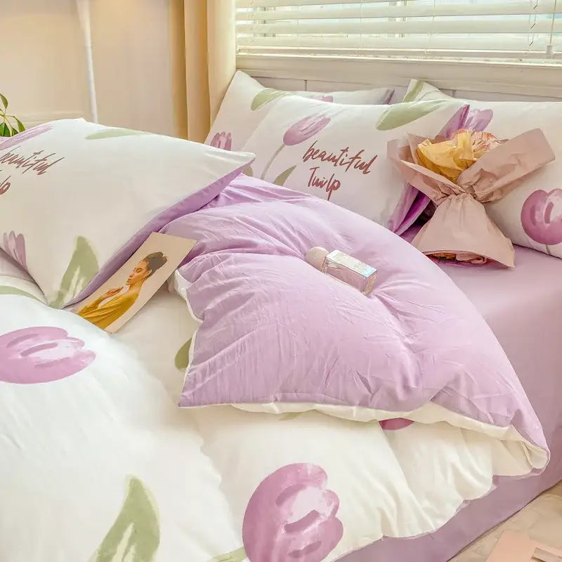 Pastel purple and white tulip-patterned cartoon heart floral duvet set with soft quilted fabric for bedroom bedding