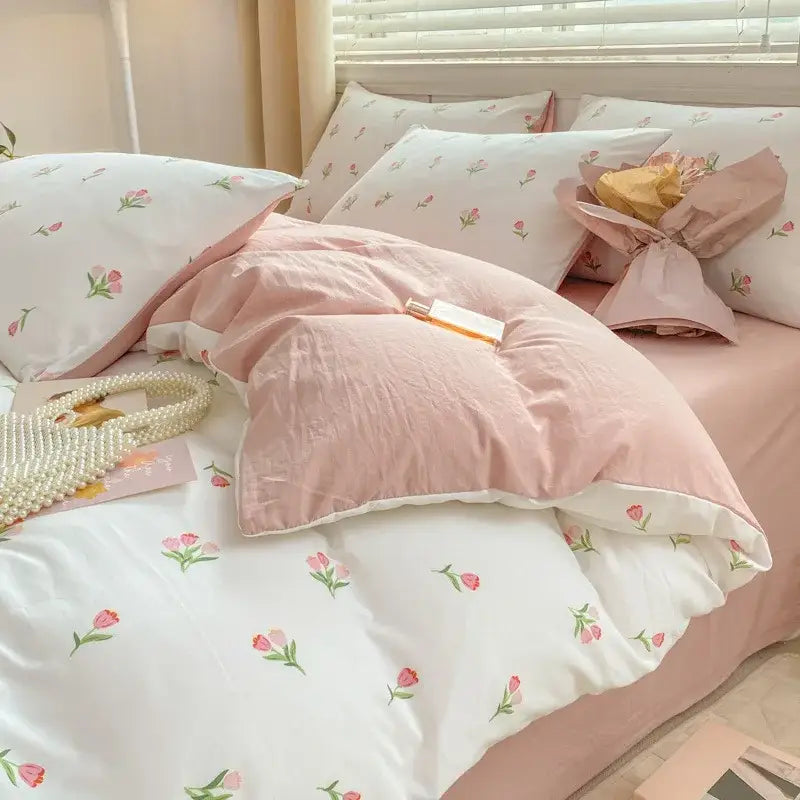 Pink and white cartoon heart floral duvet set with delicate tulip patterns on soft cotton fabric for bedroom bedding
