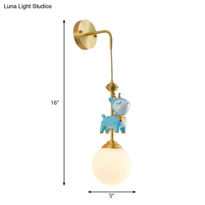 Aplique de pared de cristal opalino con diseño de dibujos animados: Lámpara de pared dorada con decoración de ciervo azul