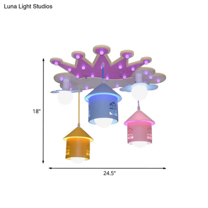 Lámpara de techo empotrada DecorBites™ con diseño de corona rosa de dibujos animados y pantalla de hierro con forma de casa - Lámpara de madera semiempotrada, 5 luces