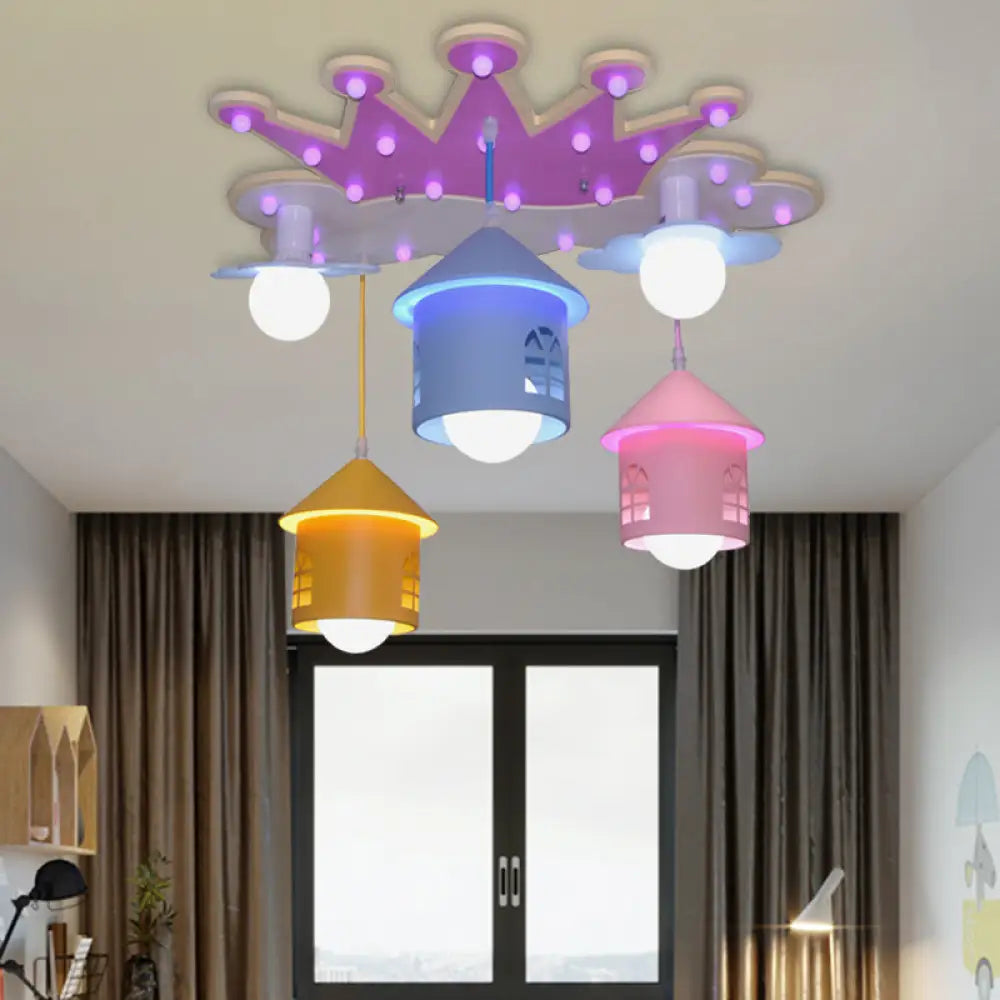 Lámpara de techo empotrada DecorBites™ con diseño de corona rosa de dibujos animados y pantalla de hierro con forma de casa - Lámpara de madera semiempotrada, 5 luces