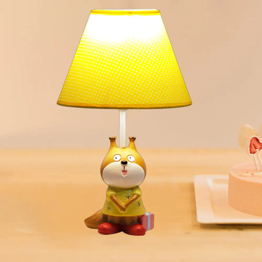 مصباح عمل من الراتينج على شكل كلب كرتوني أحمر/أصفر لغرف الدراسة: ضوء قراءة رأسي مع غطاء من القماش المرقط