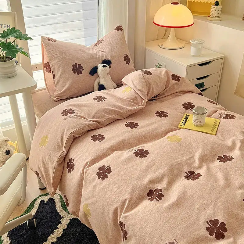 Pink four-leaf clover printed bedding set with brown and yellow accents made of cartoon style cotton for decorbites bedroom