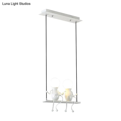 Lámpara de araña metálica con diseño de niño columpio de dibujos animados - 1/2 cabezales, acabado blanco y negro - Lámpara colgante para dormitorio