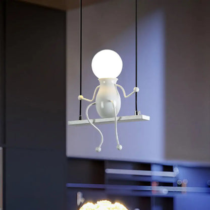 Lámpara de araña metálica con diseño de niño columpio de dibujos animados - 1/2 cabezales, acabado blanco y negro - Lámpara colgante para dormitorio