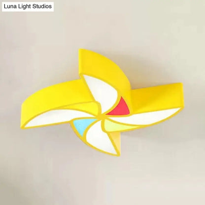 Lámpara de techo DecorBites™ con forma de molino de viento de juguete para jardín de infancia – Lámpara empotrada de acrílico y metal