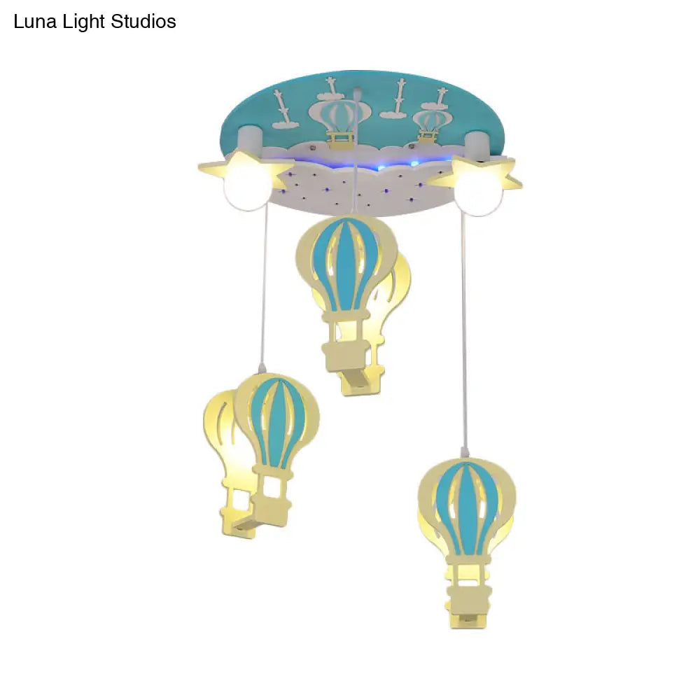 Lámpara de techo semiempotrada DecorBites™ con forma de globo aerostático de madera de dibujos animados y 5 bombillas para habitación infantil