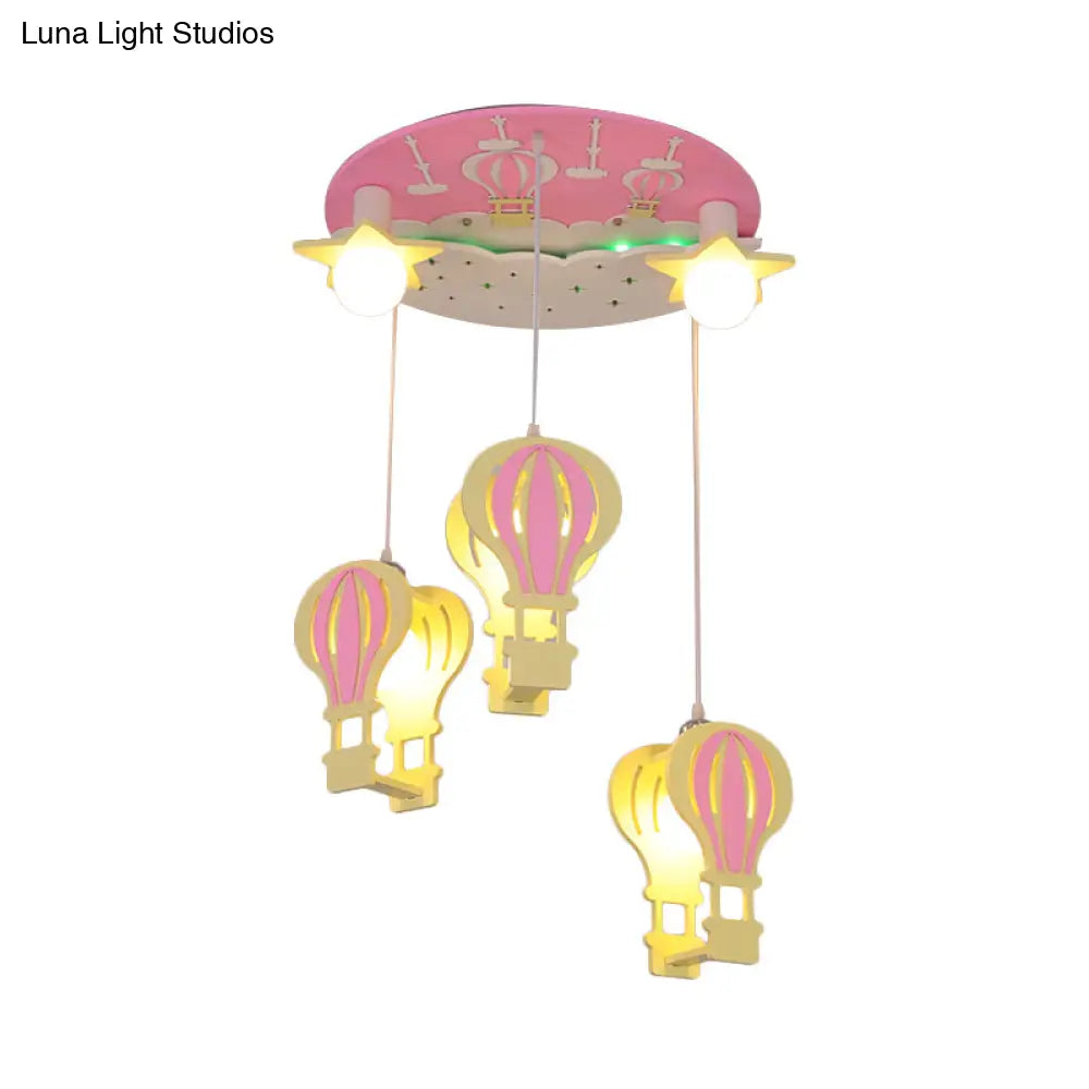 Lámpara de techo semiempotrada DecorBites™ con forma de globo aerostático de madera de dibujos animados y 5 bombillas para habitación infantil
