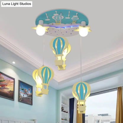 Lámpara de techo semiempotrada DecorBites™ con forma de globo aerostático de madera de dibujos animados y 5 bombillas para habitación infantil