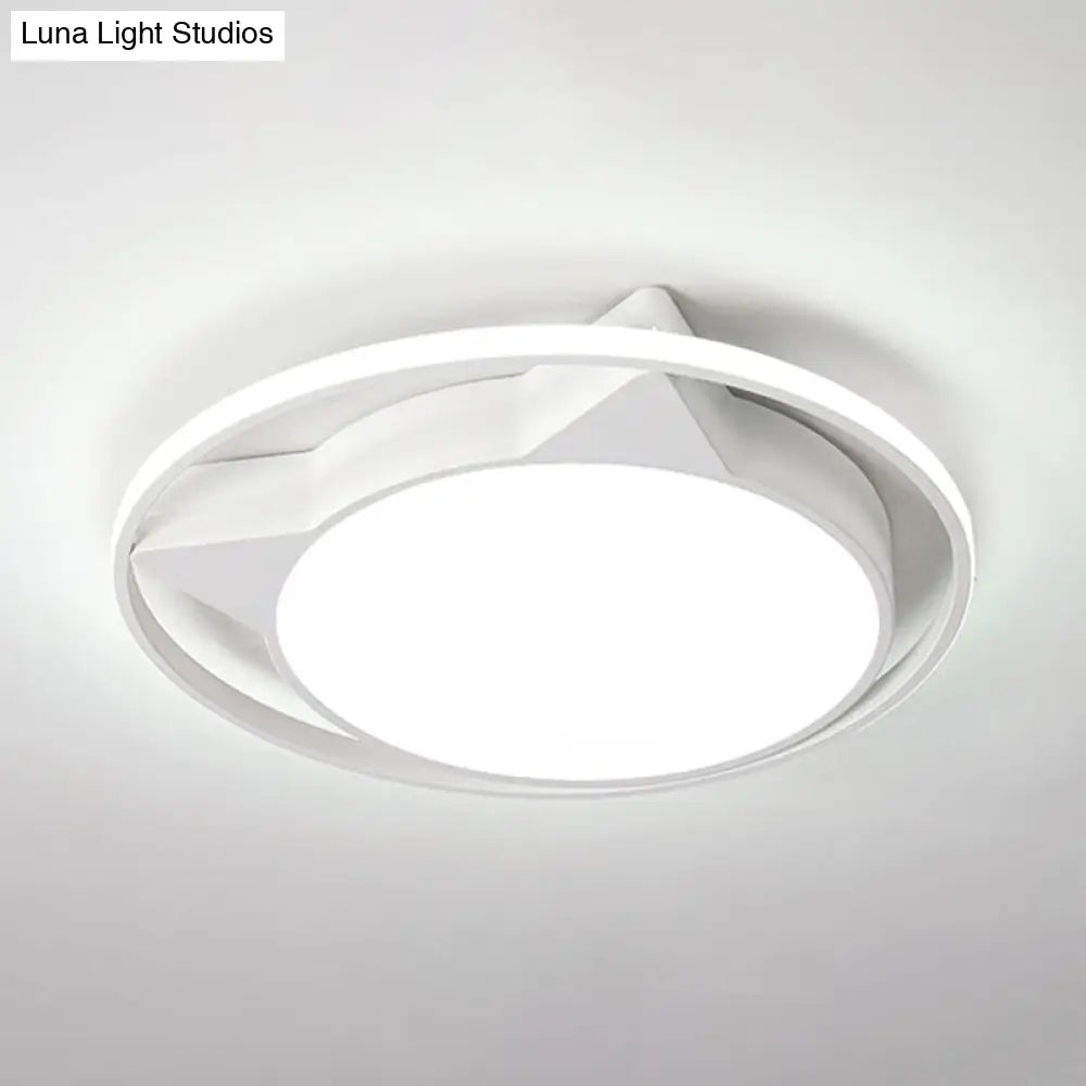 ديكوربايتس™ مصباح سقف على شكل قطة من ديكوربايتس™ لديكور غرفة النوم - تصميم حيواني، مثبت بشكل مسطح من الأكريليك