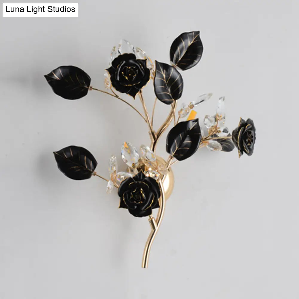 Lámpara de pared DecorBites™ con forma de rama de cerámica y cristal, con 3 bombillas y diseño de rosa y hojas en blanco y negro, ideal para iluminación de dormitorio.