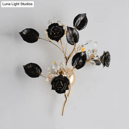 Lámpara de pared DecorBites™ con forma de rama de cerámica y cristal, con 3 bombillas y diseño de rosa y hojas en blanco y negro, ideal para iluminación de dormitorio.