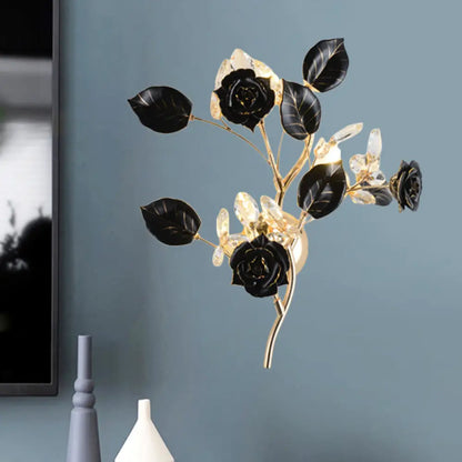 Lámpara de pared DecorBites™ con forma de rama de cerámica y cristal, con 3 bombillas y diseño de rosa y hojas en blanco y negro, ideal para iluminación de dormitorio.