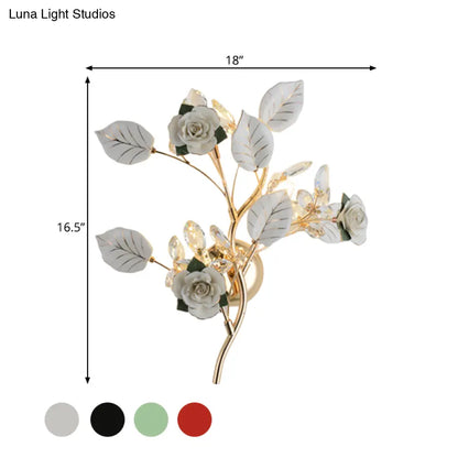 Lámpara de pared DecorBites™ con forma de rama de cerámica y cristal, con 3 bombillas y diseño de rosa y hojas en blanco y negro, ideal para iluminación de dormitorio.