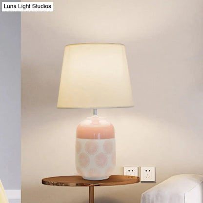 Lámpara de mesa cónica de cerámica - Diseño minimalista en acabado blanco/rosa con pantalla de tela - Luz nocturna ideal para la sala de estar