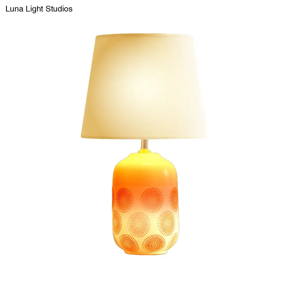 Lámpara de mesa cónica de cerámica - Diseño minimalista en acabado blanco/rosa con pantalla de tela - Luz nocturna ideal para la sala de estar