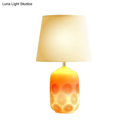 Lámpara de mesa cónica de cerámica - Diseño minimalista en acabado blanco/rosa con pantalla de tela - Luz nocturna ideal para la sala de estar