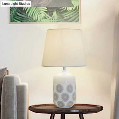 Lámpara de mesa cónica de cerámica - Diseño minimalista en acabado blanco/rosa con pantalla de tela - Luz nocturna ideal para la sala de estar