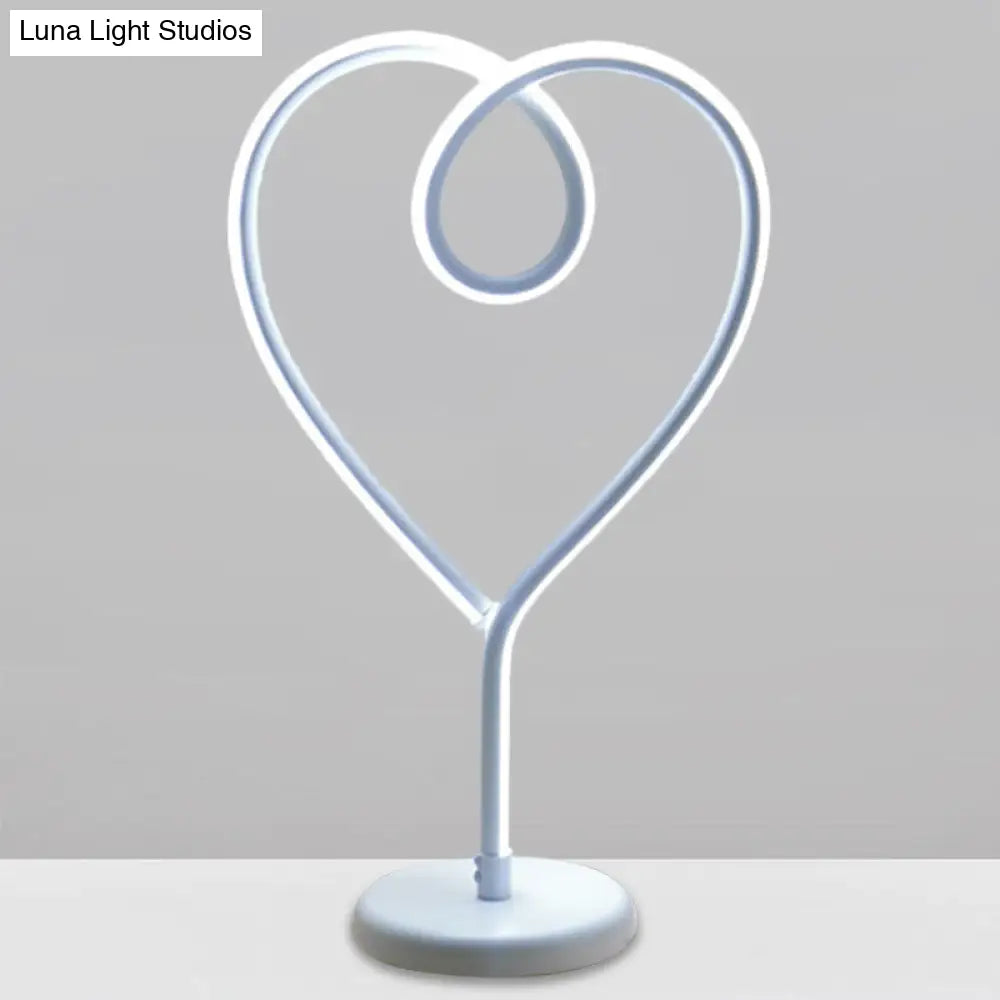 Charming Heart Nightlight LED Desk Lamp with Metal Pedestal for Bedroom