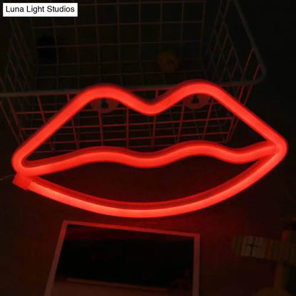 Lámpara de mesilla de noche infantil con forma de labios rojos - Iluminación de pared LED contemporánea de plástico para habitaciones divertidas y modernas