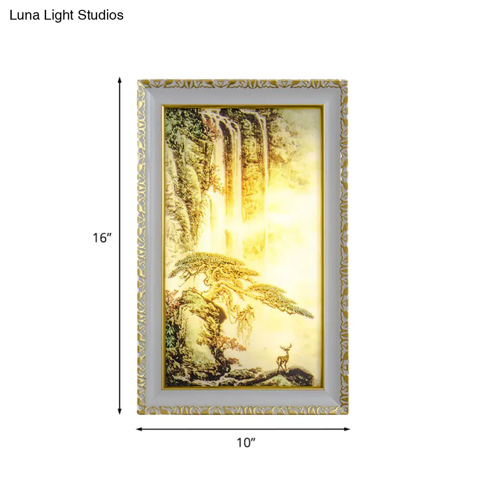 Mural de pared acrílico chino - Iluminación LED dorada con diseño de pino y cascada