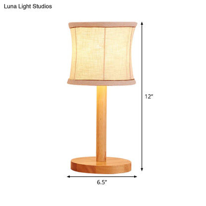 Lámpara de mesa de noche china color beige con pantalla cilíndrica de tela - 1 bombilla, ideal para dormitorio o tareas.