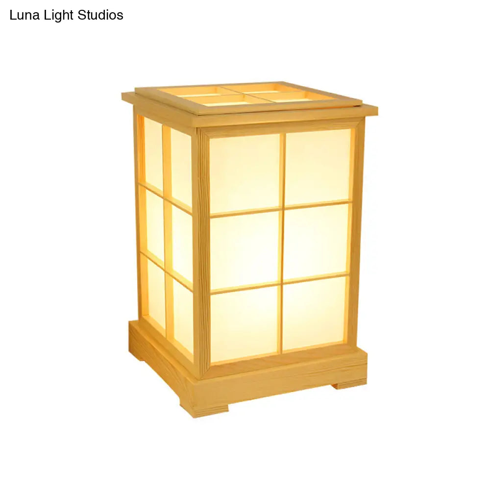 Lámpara de mesa china de madera beige: Luz clásica para leer en el dormitorio