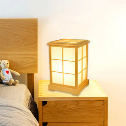Lámpara de mesa china de madera beige: Luz clásica para leer en el dormitorio