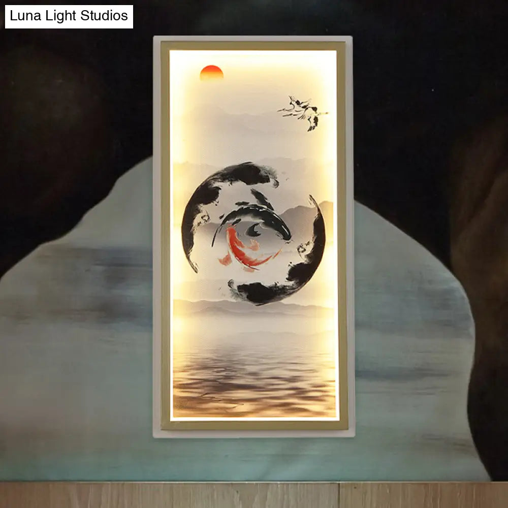 Aplique de pared LED con forma de carpa china en negro y rojo para la decoración del comedor.