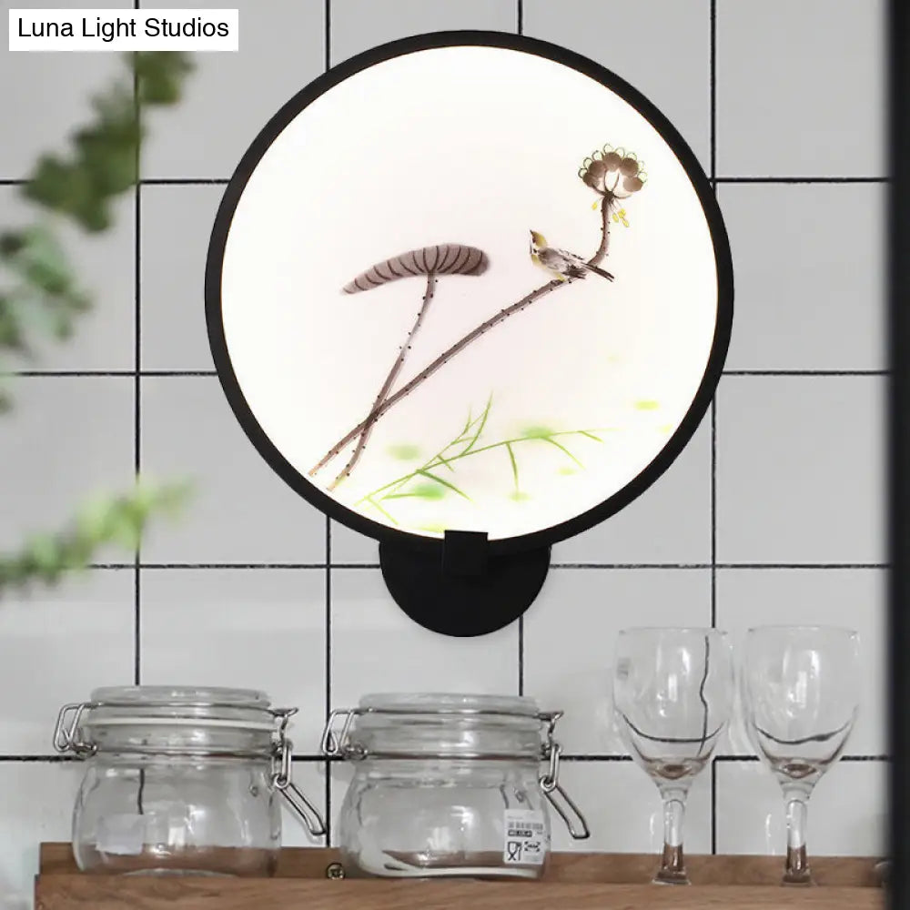Aplique de pared LED circular con mural de tinta china/loto en negro - Lámpara de dormitorio acrílica