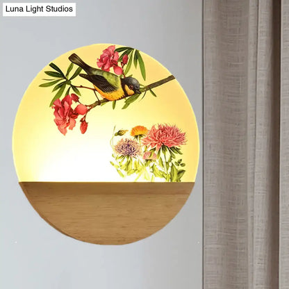 Lámpara de pared LED acrílica redonda de estilo chino con forma de pájaro y árbol - Iluminación ideal para la mesilla de noche