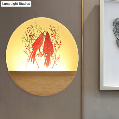 Lámpara de pared LED acrílica redonda de estilo chino con forma de pájaro y árbol - Iluminación ideal para la mesilla de noche