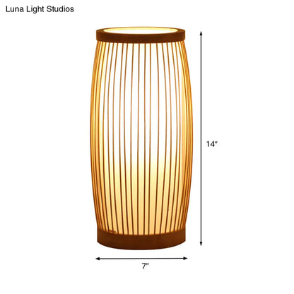 Lámpara de escritorio china de madera con pantalla de bambú - Iluminación de trabajo para sala de estar