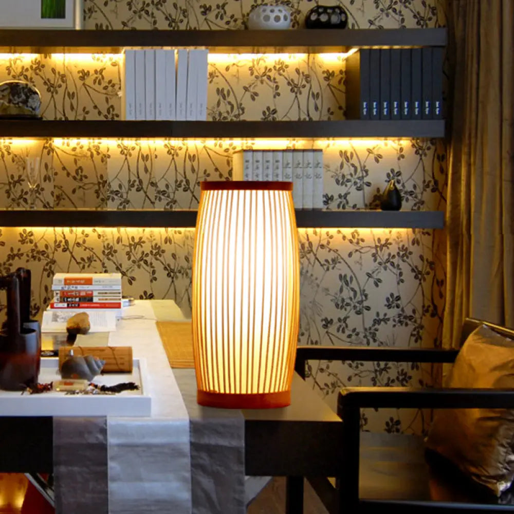Lámpara de escritorio china de madera con pantalla de bambú - Iluminación de trabajo para sala de estar