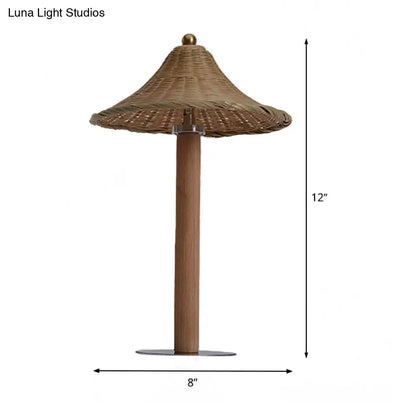 Lámpara de escritorio china de madera con pantalla de bambú en forma de campana - Iluminación de trabajo de 1 cabezal para dormitorio