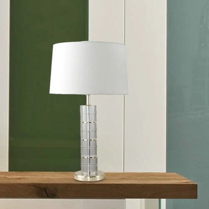Lámpara de escritorio pequeña cromada con cristal transparente, lámpara de mesa cilíndrica moderna de tela