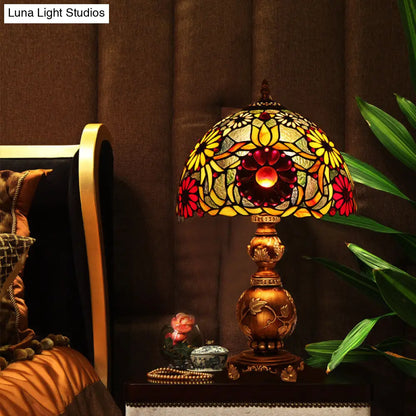 Lámpara de mesa de cristal Tiffany con diseño de crisantemos - Lámpara de mesilla de noche marrón con pantalla en forma de cúpula