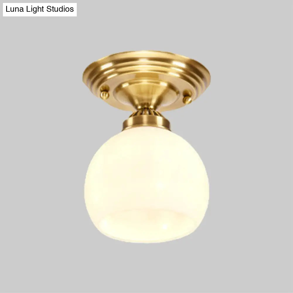 Lámpara de techo empotrada DecorBites™ Classic de 1 luz en latón, diseño globo/cono, para iluminación de pasillos