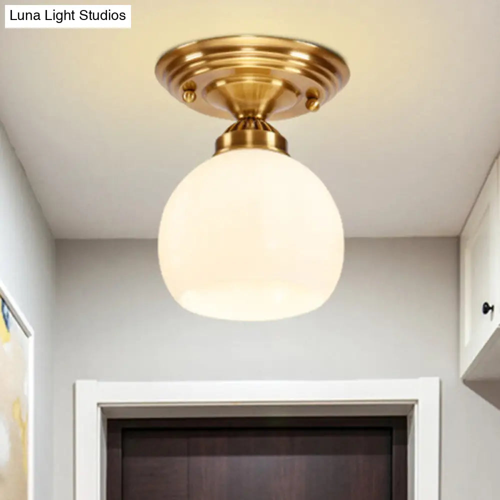 Lámpara de techo empotrada DecorBites™ Classic de 1 luz en latón, diseño globo/cono, para iluminación de pasillos