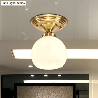 Lámpara de techo empotrada DecorBites™ Classic de 1 luz en latón, diseño globo/cono, para iluminación de pasillos