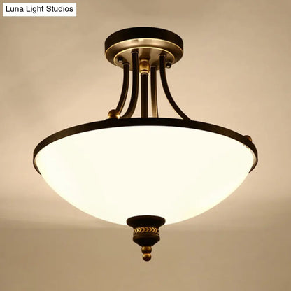 ديكوربايتس™ وحدة إضاءة شبه مسطحة بتصميم وعاء كلاسيكي من ديكوربايتس™ - 3 لمبات، زجاج كريمي، لمسة نهائية سوداء