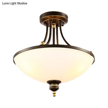 ديكوربايتس™ وحدة إضاءة شبه مسطحة بتصميم وعاء كلاسيكي من ديكوربايتس™ - 3 لمبات، زجاج كريمي، لمسة نهائية سوداء