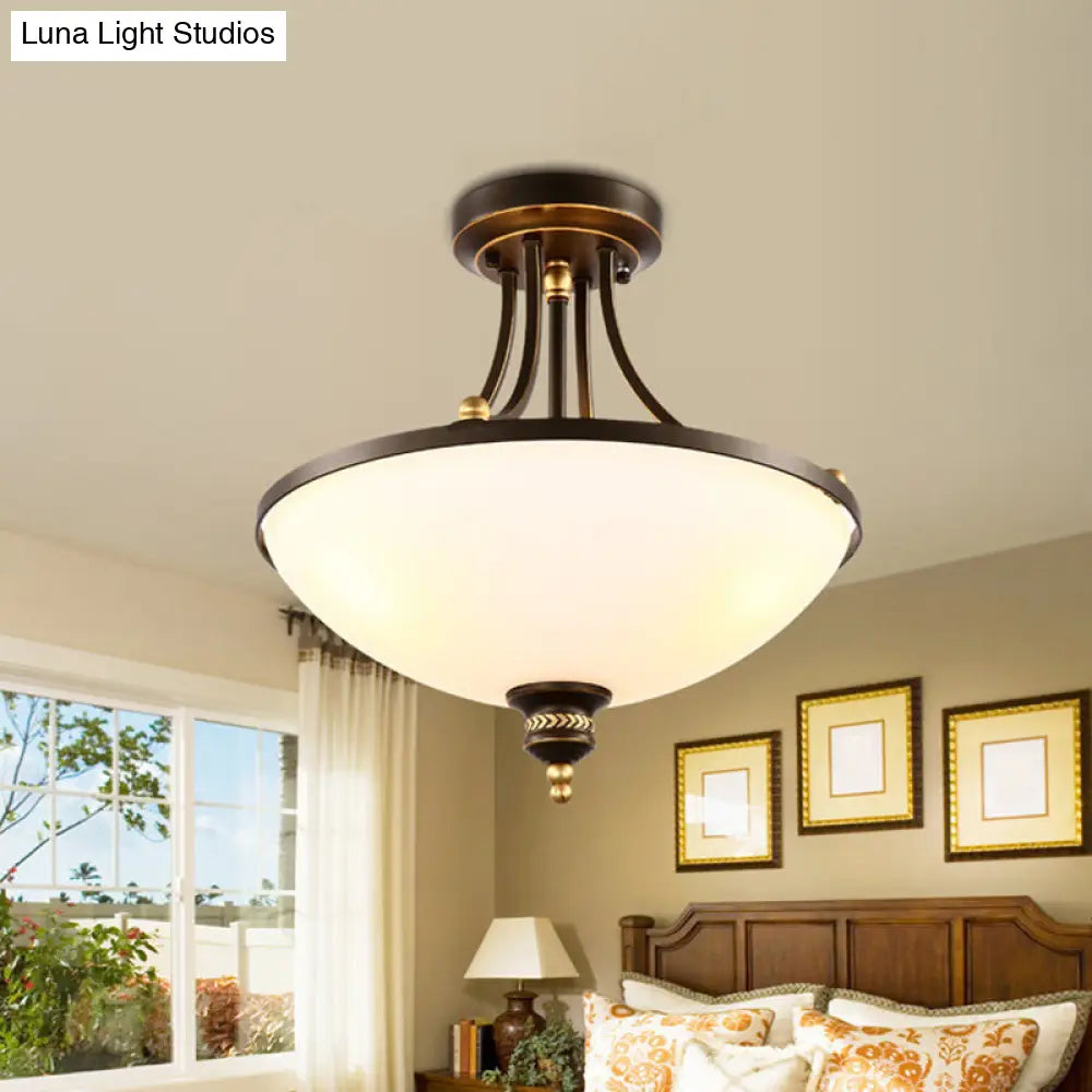 ديكوربايتس™ وحدة إضاءة شبه مسطحة بتصميم وعاء كلاسيكي من ديكوربايتس™ - 3 لمبات، زجاج كريمي، لمسة نهائية سوداء